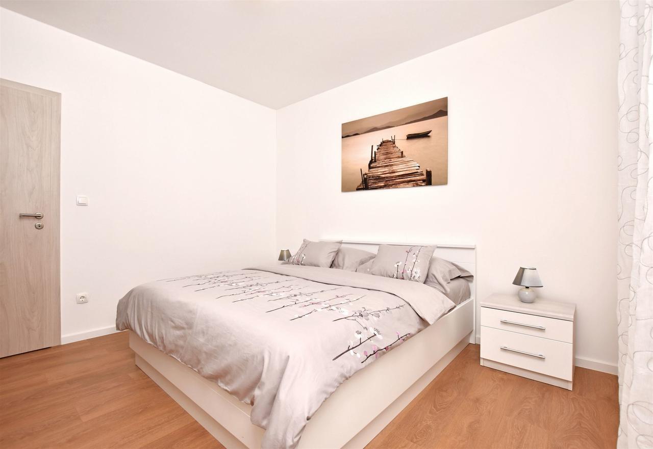 Duće Apartment Dora מראה חיצוני תמונה