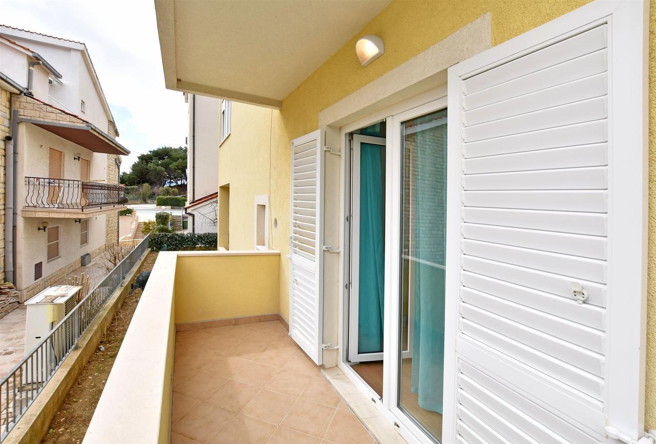 Duće Apartment Dora מראה חיצוני תמונה