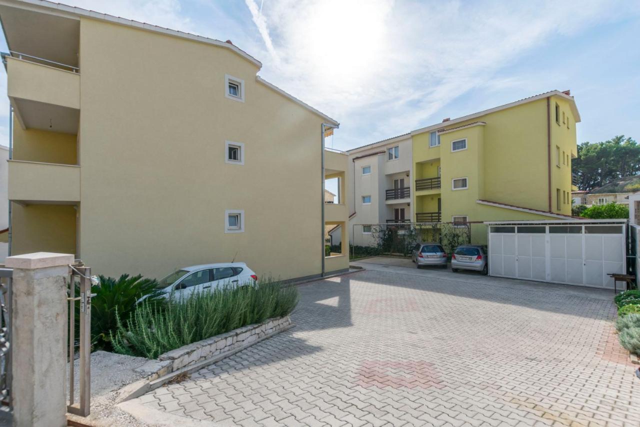 Duće Apartment Dora מראה חיצוני תמונה