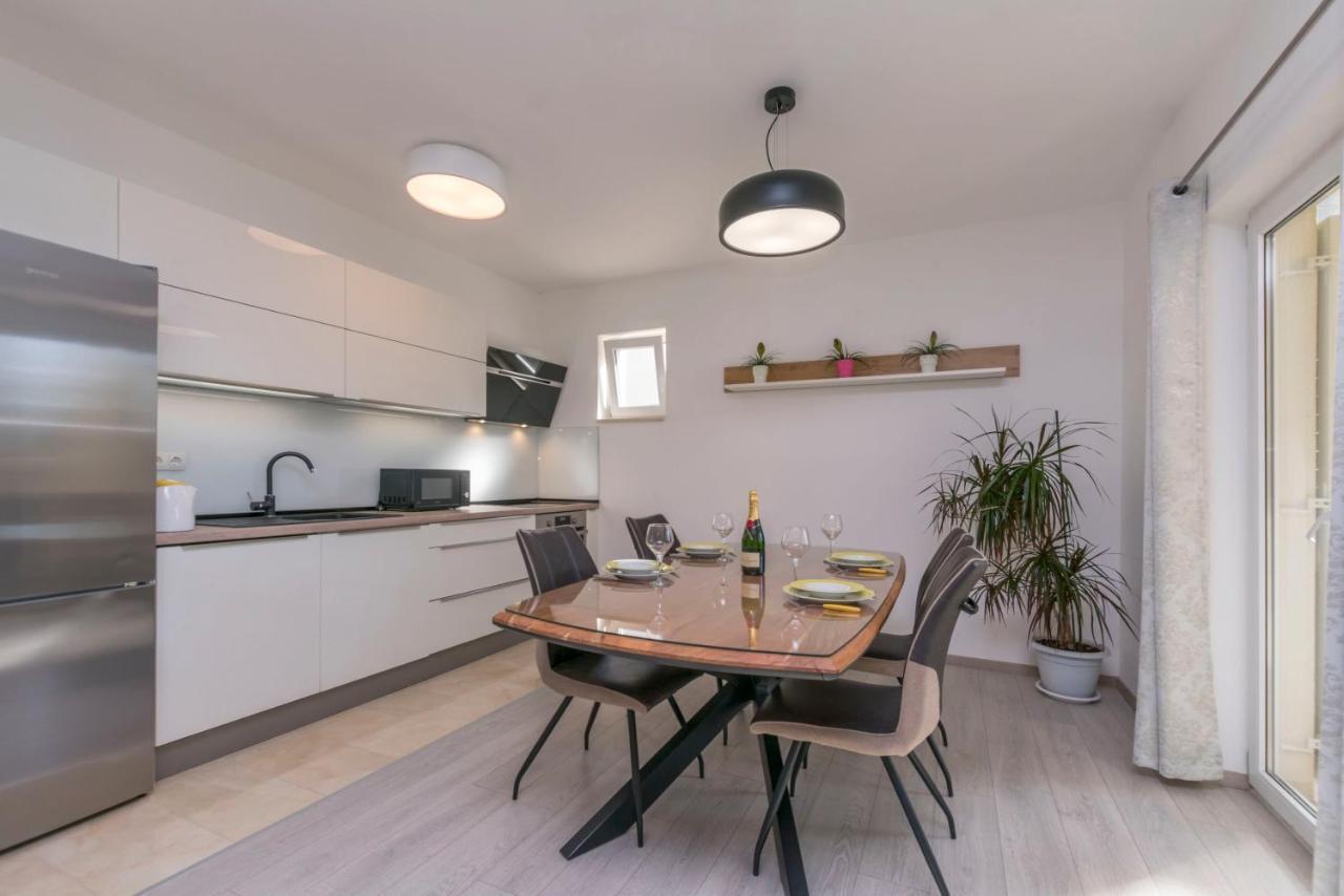 Duće Apartment Dora מראה חיצוני תמונה