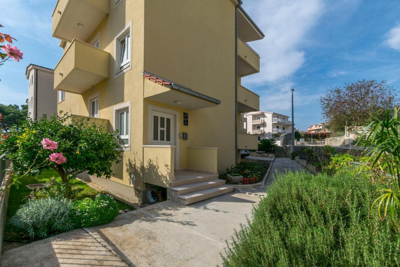 Duće Apartment Dora מראה חיצוני תמונה