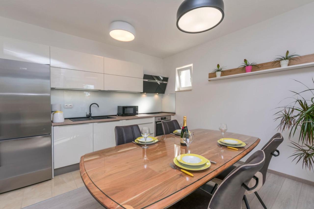 Duće Apartment Dora מראה חיצוני תמונה